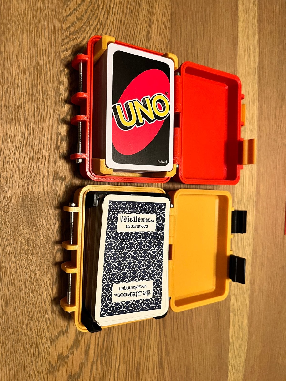 Handig UNO doosje kleur naar keuze, Hobby en Vrije tijd, Gezelschapsspellen | Kaartspellen, Vijf spelers of meer, Ophalen, Nieuw