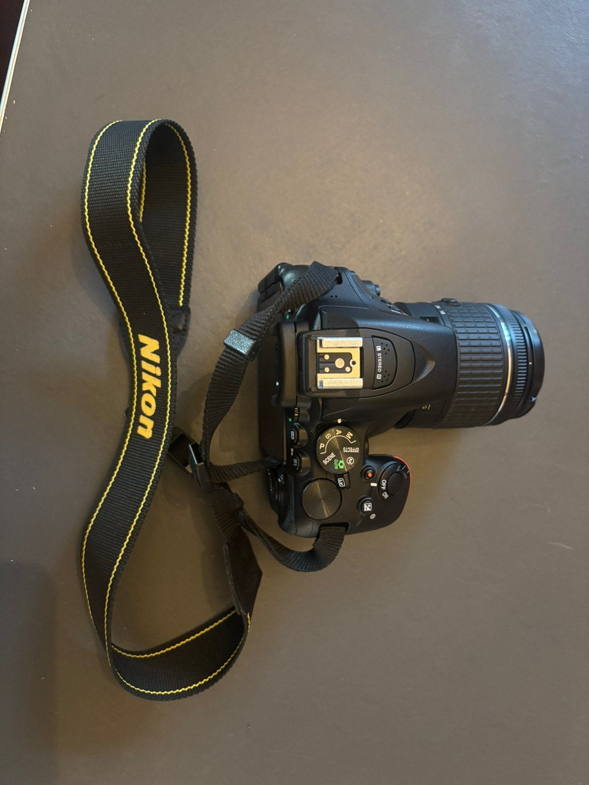 Nikon D5600, Ophalen of Verzenden, Zo goed als nieuw, Accu