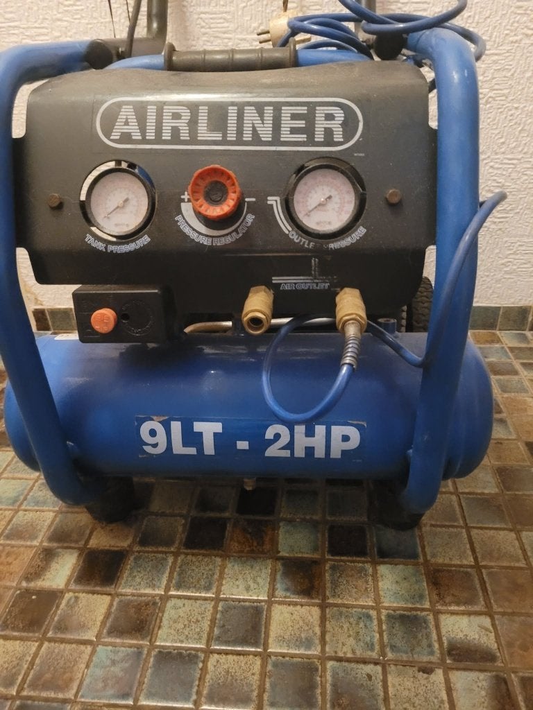 Compresseur compact AIRLINER 9L - 2 CV  2 sortie . lire svp, Bricolage & Construction, Compresseurs, Moins de 25 litres, Moins de 200 litres/min