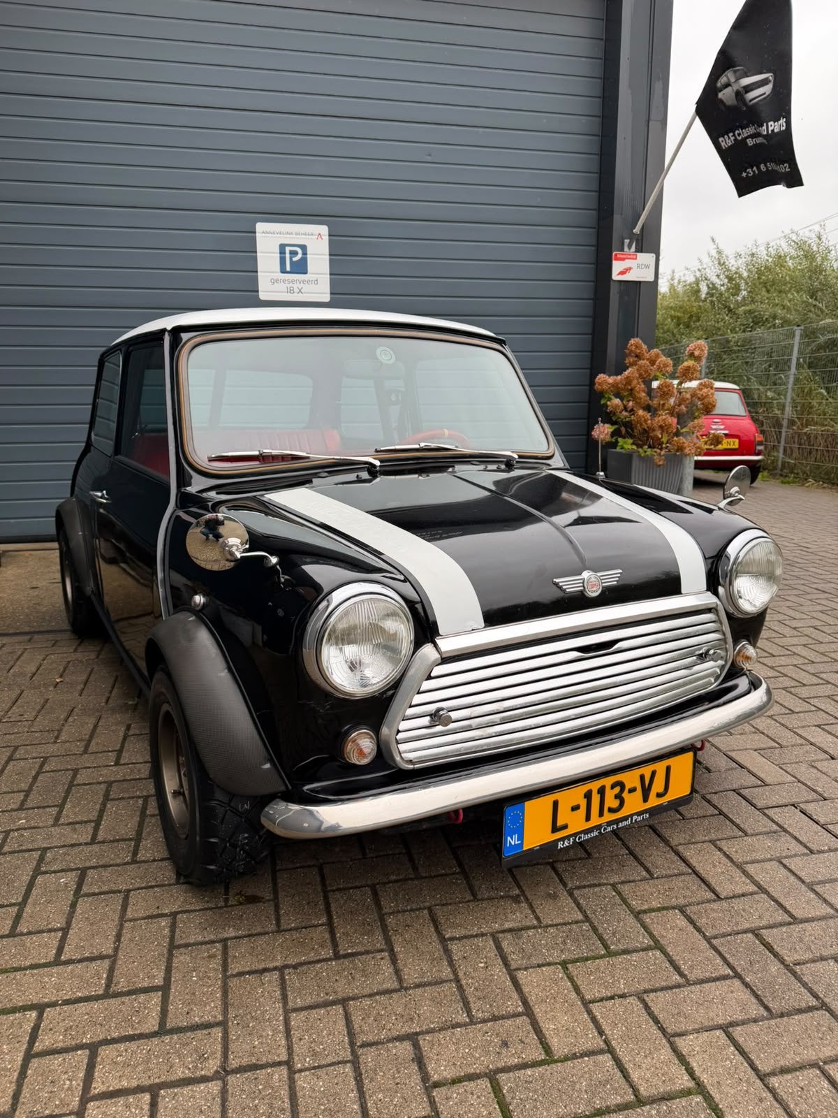 Classic Mini 1000 bouwjaar 1989, Auto's, 4 cilinders, Zwart, Leder, Overige kleuren