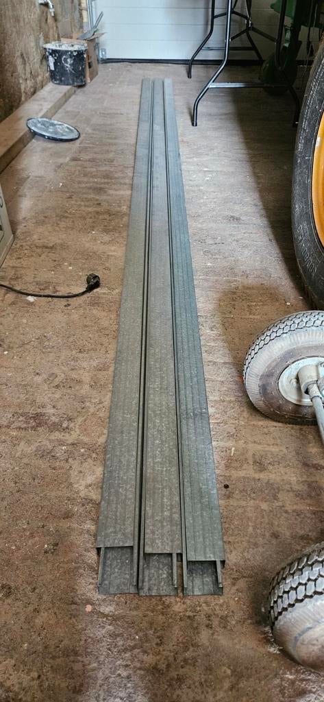 Metalstud / fourrure/ profilé knauf pour faux plafond, Neuf