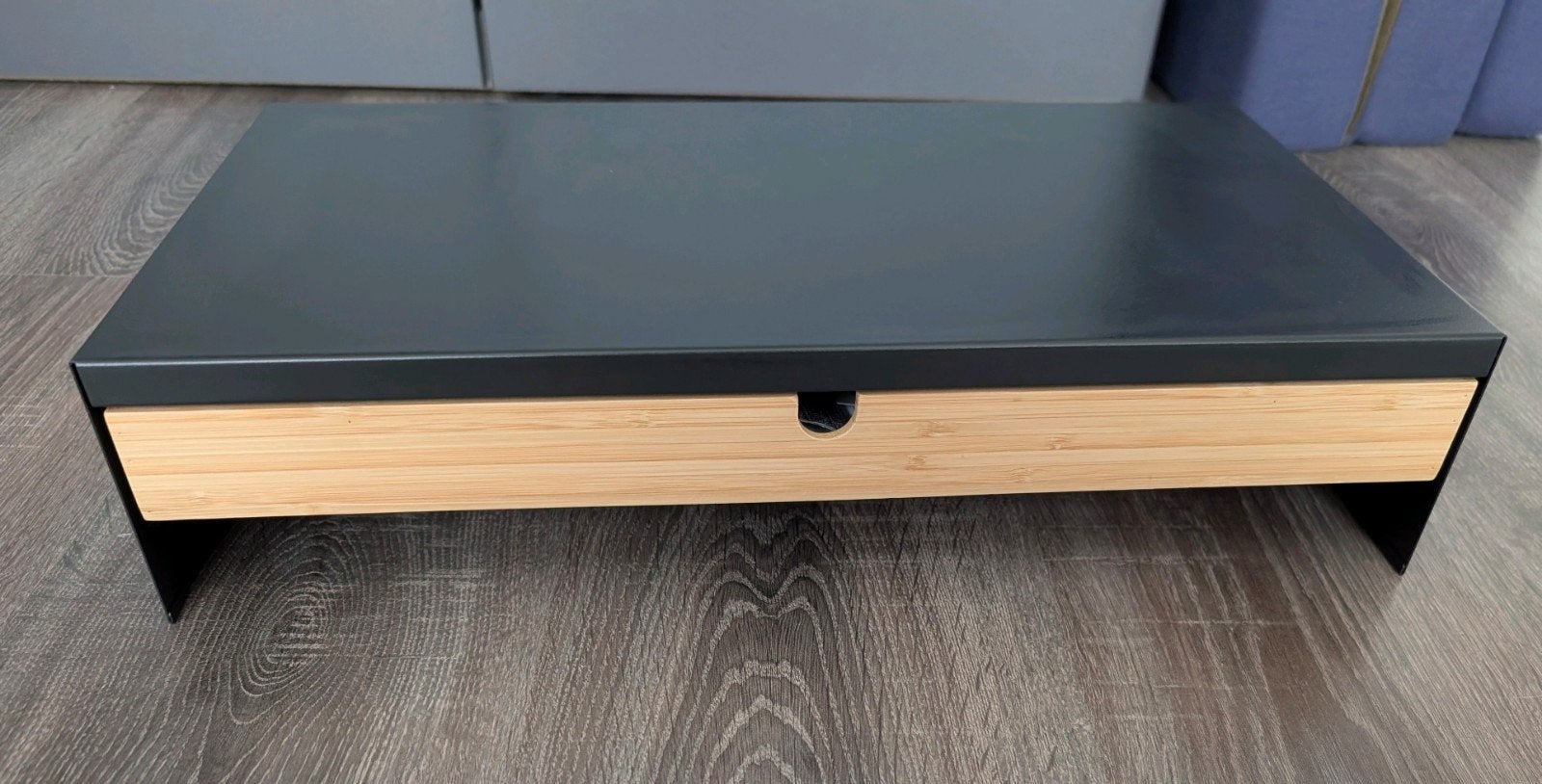 IKEA ELLOVEN monitorstandaard met lade - zwart

zwart/bamboe, Ophalen, Zo goed als nieuw, Minder dan 70 cm, Minder dan 40 cm
