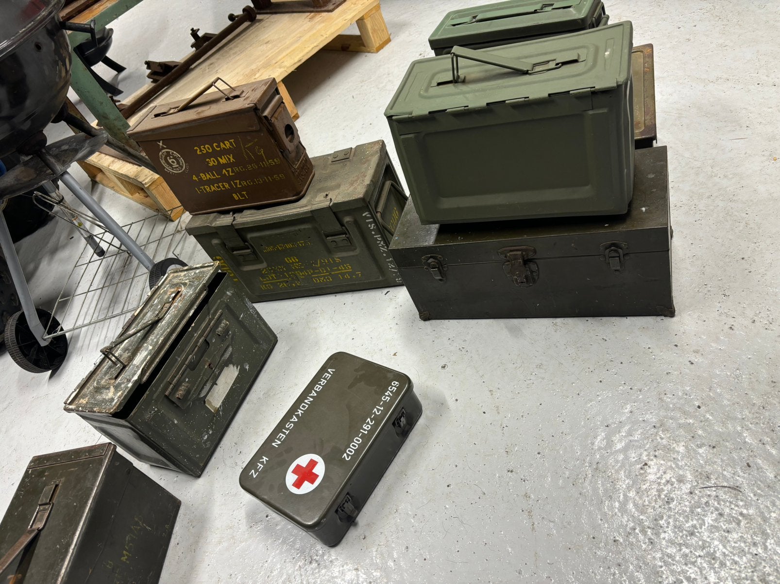 Militaire munitiekoffers/munitiekist/verbanddoos, Ophalen of Verzenden, Gebruikt
