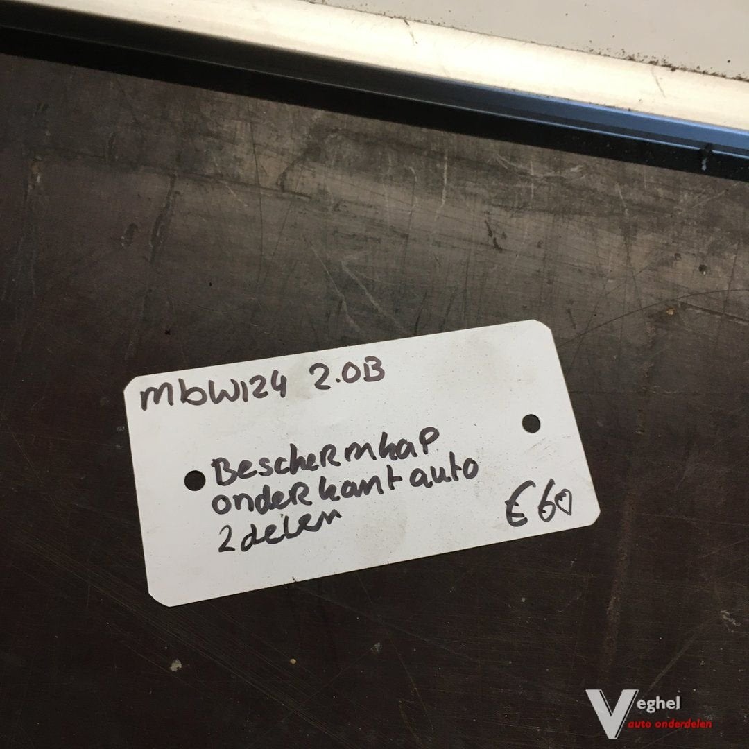 Mercedes W124  2.0 Benzine   Beschermkap 2 delen onderkant a, Gebruikt, -, -, Ophalen of Verzenden
