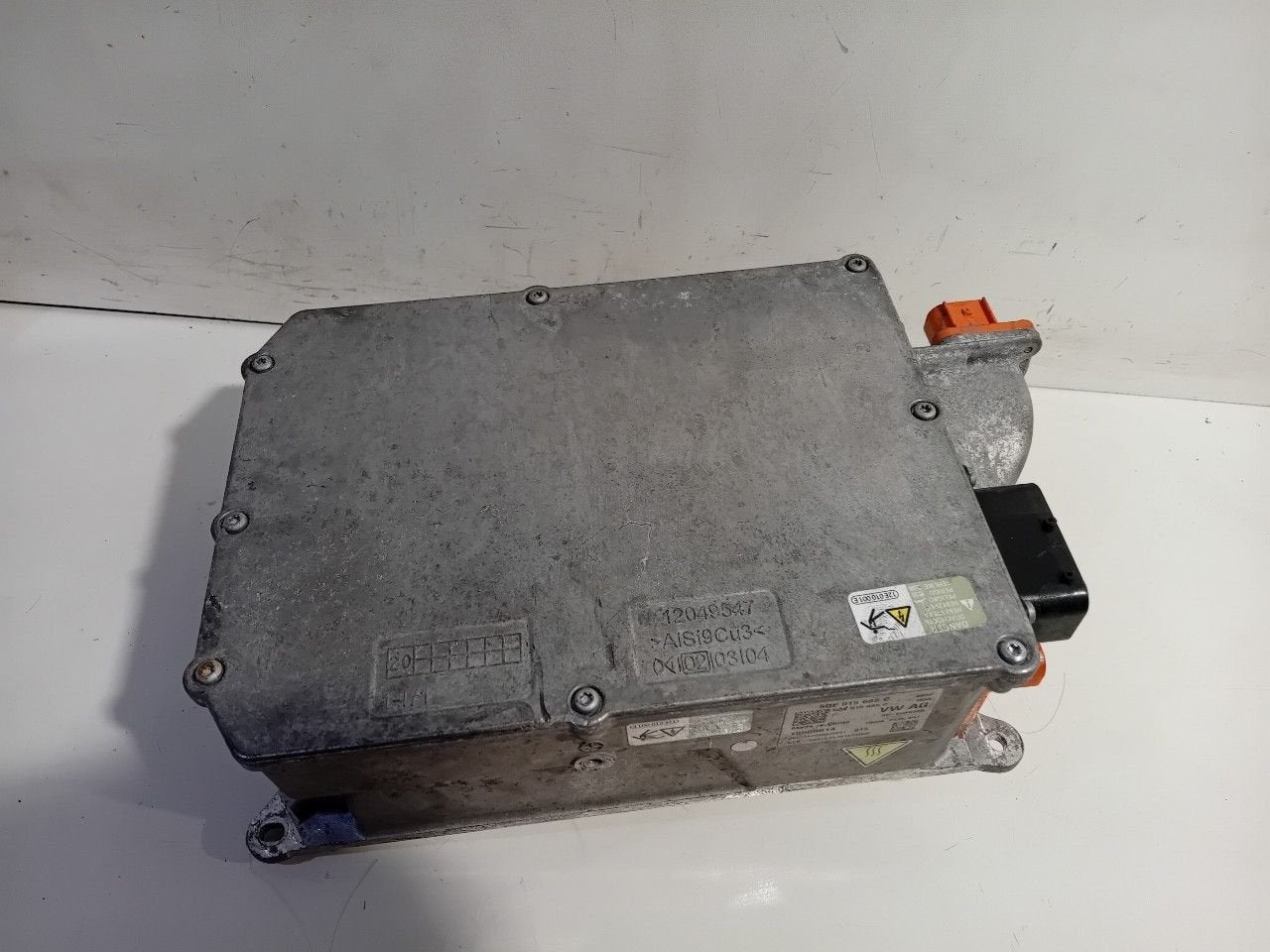 Acculader Seat Leon, Auto-onderdelen, Accu's en Toebehoren, Onderdelen@venauto.nl, Van der Ven Autorecycling B.V., Gebruikt, Ettenseweg 76, 4706 PB Roosendaal, The Netherlands