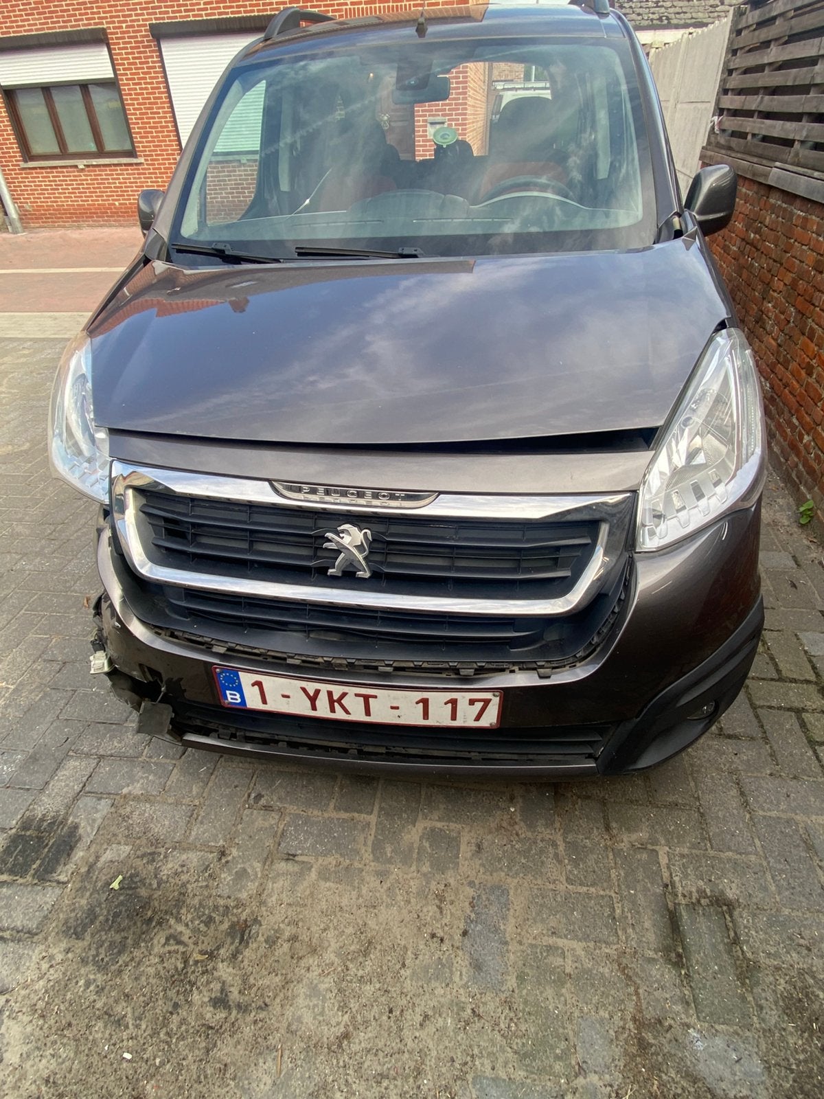 Peugeot Partner 1.5 BlueHDi – Ongevalwagen, Auto's, Stof, Bruin, 5 deurs, Particulier