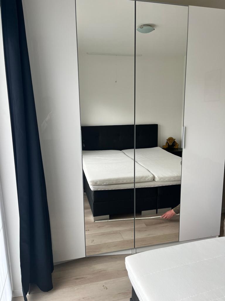 Kleerkast wit hoogglans met spiegel, Huis en Inrichting, Ophalen, Zo goed als nieuw
