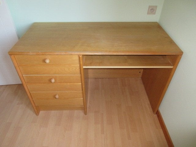 Mooie massief houten bureau, Ophalen, Zo goed als nieuw