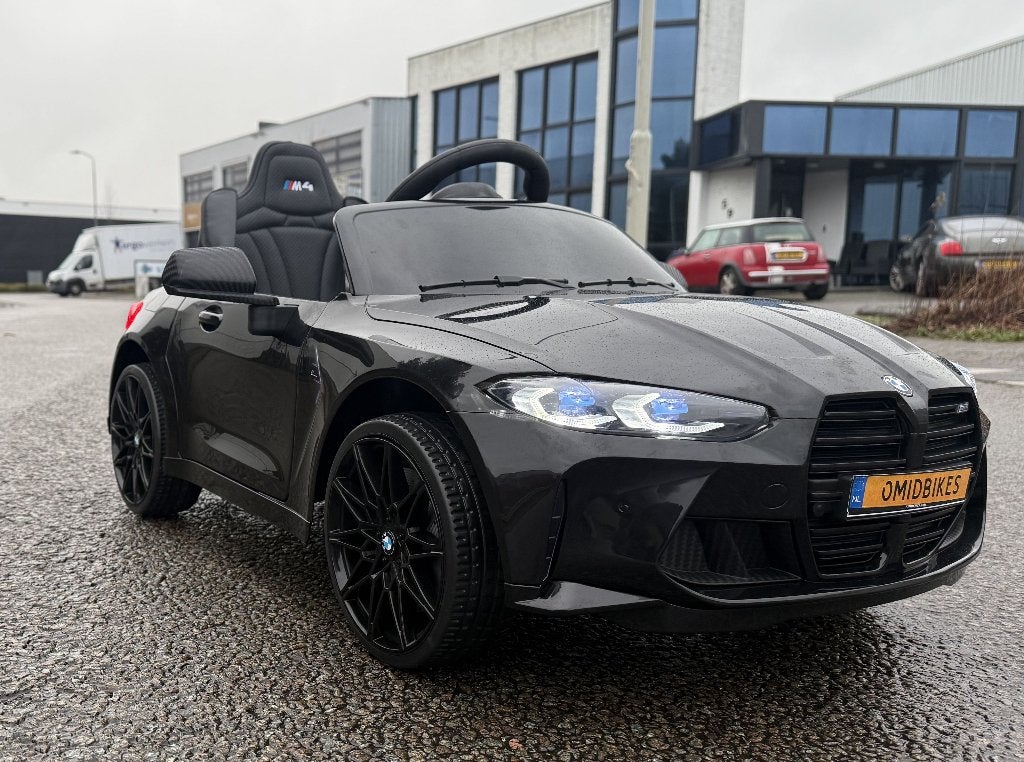 BMW M4 12v zwart Afstands. - Bleutooth - Led - Leder - Rubb, Kinderen en Baby's, Speelgoed | Buiten | Accuvoertuigen, Nieuw, Ophalen of Verzenden