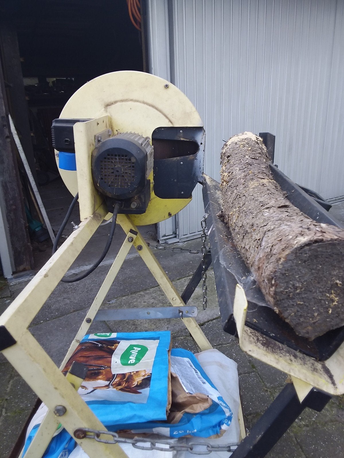 Scie à tronçonner le bois, Enlèvement, Scie à onglet