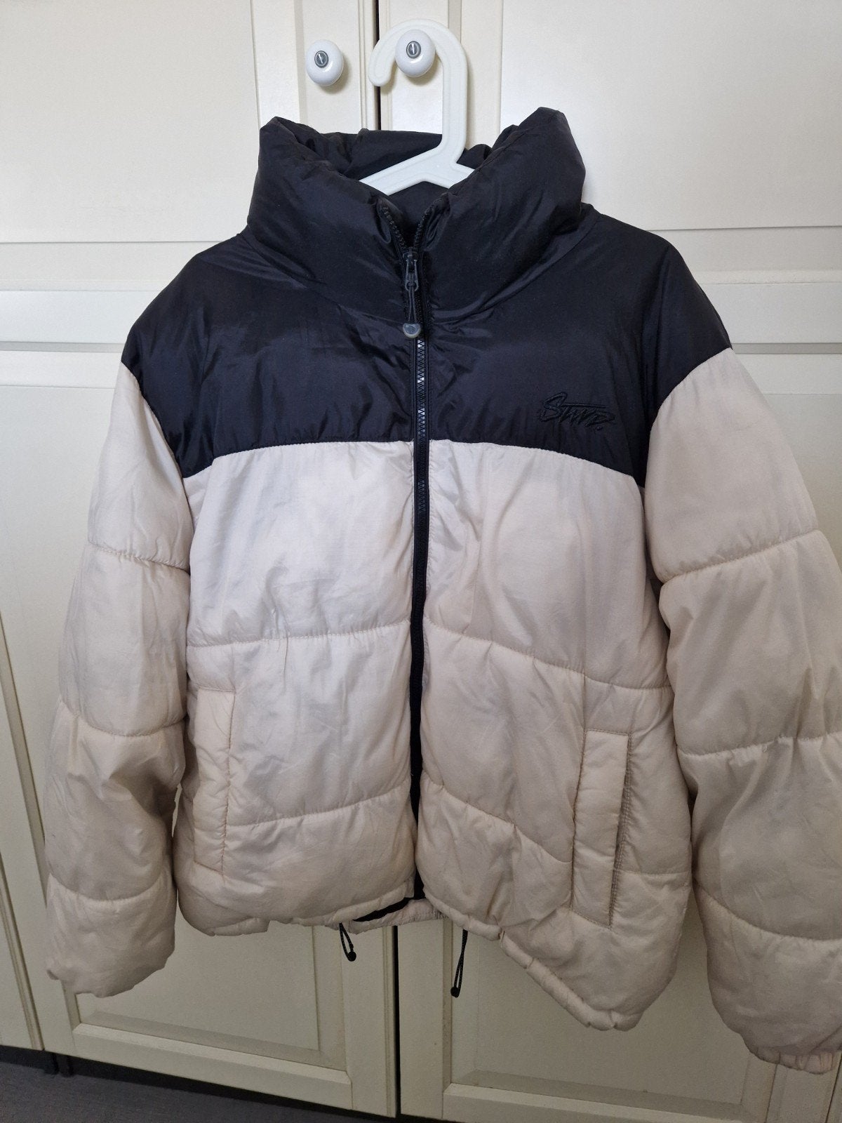 Mooie beige zwarte jas van Bershka. Maat Xl, Beige, Maat 46/48 (XL) of groter, Gedragen, Bershka