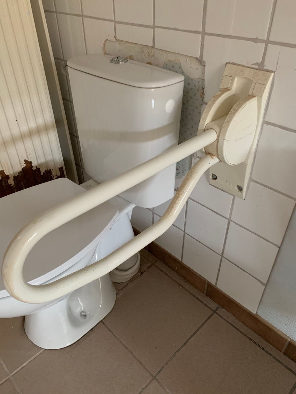 Materiel medical (lit, barres WC, chaises roulantes, …), Enlèvement, Comme neuf