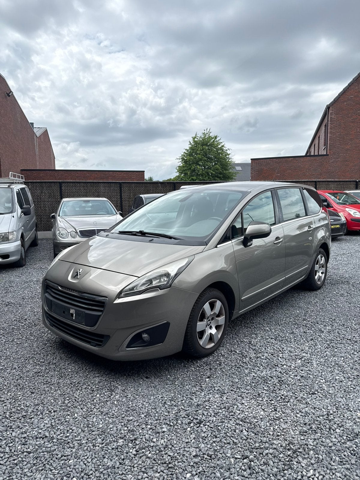 Peugeot 5008 hdi 2014, Voorwielaandrijving, Euro 5, 4 cilinders, Bruin