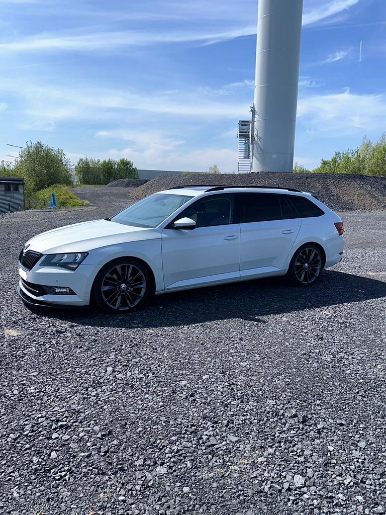 Skoda Superb 2.0 TDI 150cv, Autos, Skoda, Carnet d'entretien, Anti démarrage, Noir, 5 portes