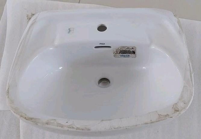 Lavabo Porcelaine ROCA jamais installé, Enlèvement