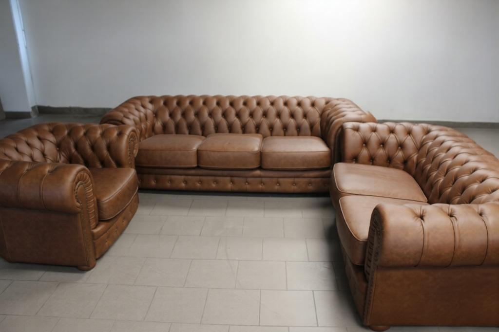 Salon neuf (type Chesterfield) en cuir véritable, Huis en Inrichting, Zetels | Zetels, Nieuw, Rechte bank, Vierpersoons of meer