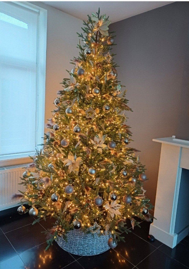 Prachtige kerstboom 240 cm met 560 Led lampjes.
Aangekocht d, Diversen, Ophalen