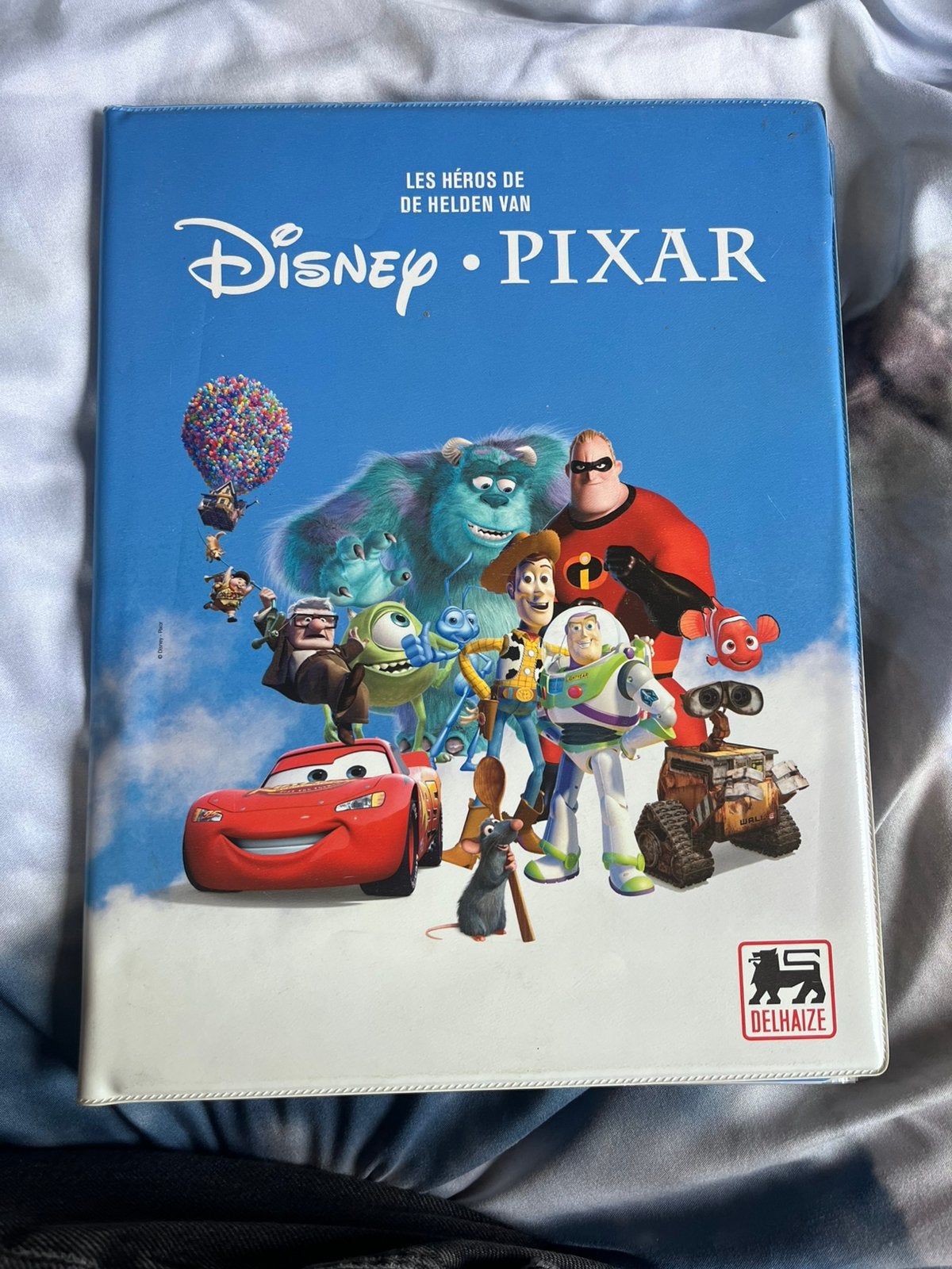 Disney pixar boek + dubbele kaarten, Hobby en Vrije tijd, Ophalen of Verzenden, Zo goed als nieuw