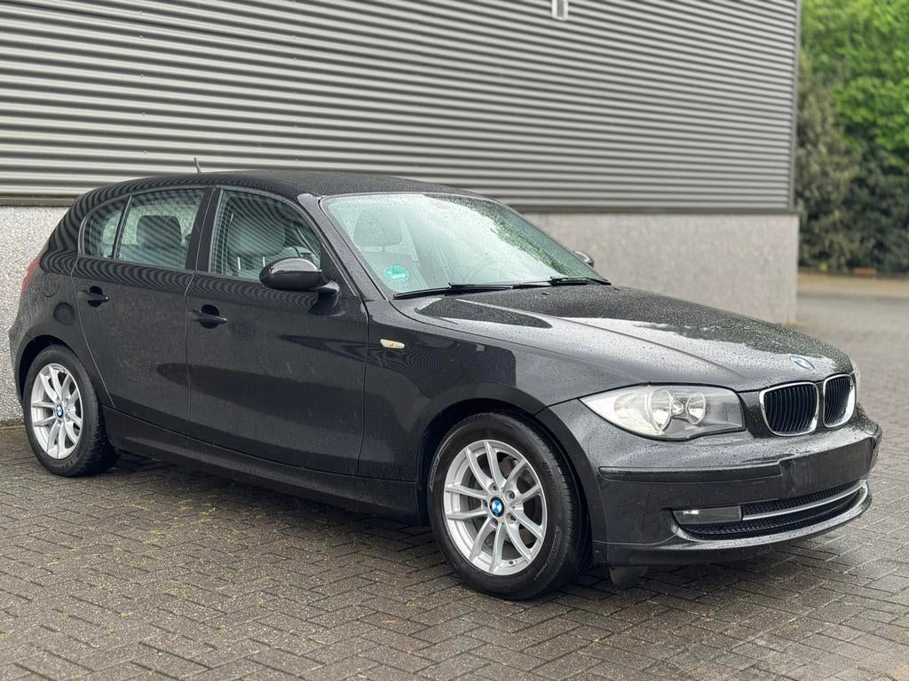 Bmw 118i AUTOMAAT | 5 deurs | Top onderhouden | Garantie, Auto's, Automaat, Zwart, Bedrijf, Berline