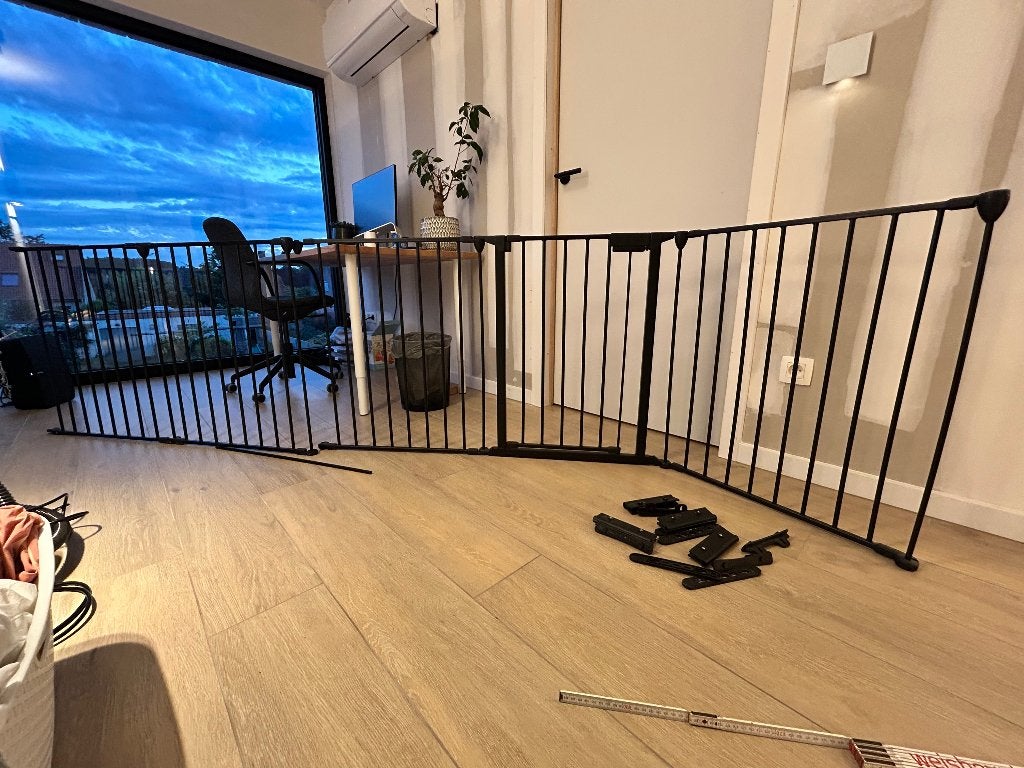 305cm aanpasbaar traphekje/veiligheidshekje/haardhekje, Kinderen en Baby's, Traphekjes, Ophalen, Aluminium, Zo goed als nieuw