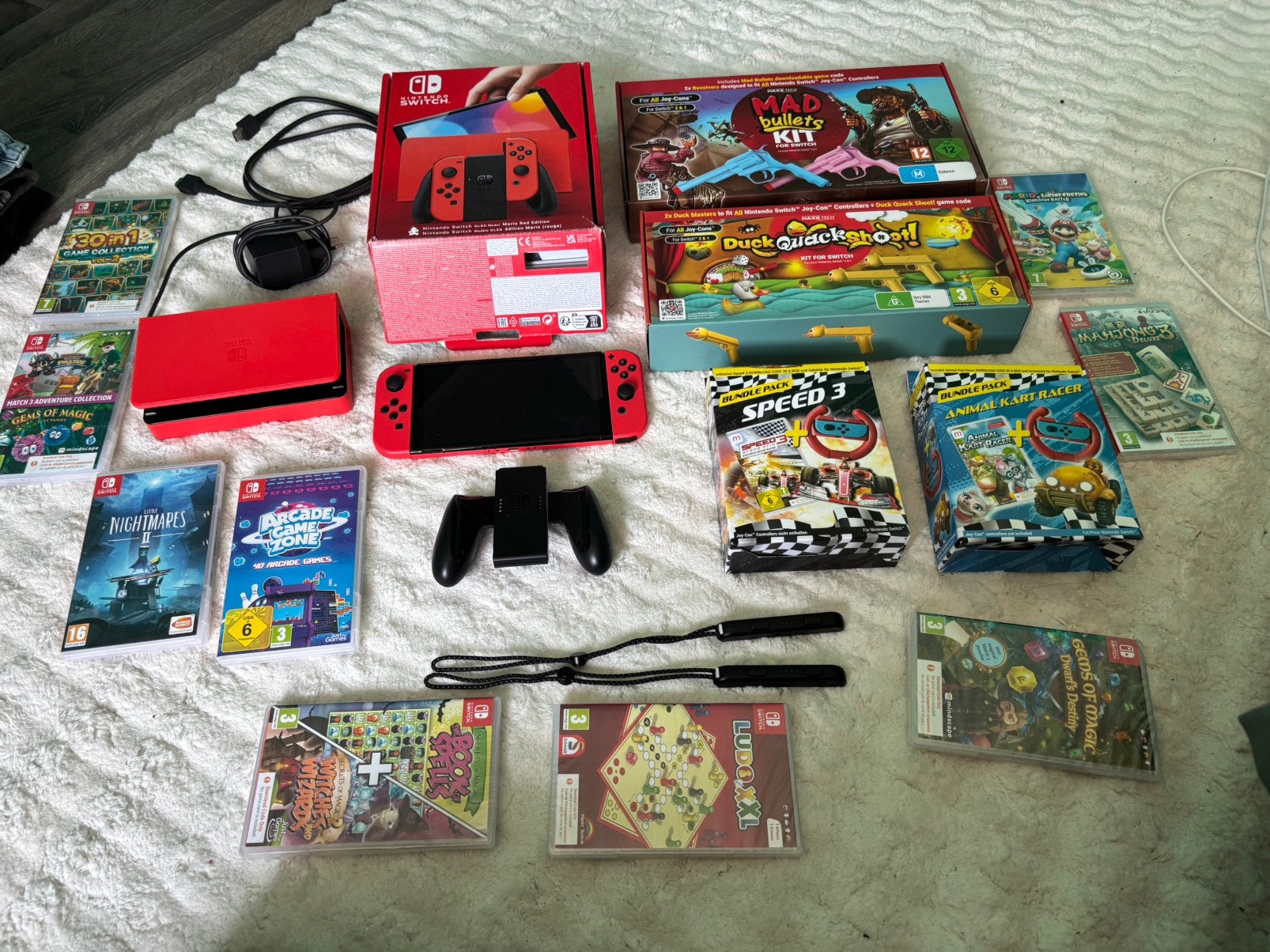Nintendo Switch OLED Mario Red Edition + Games & Accessoires, Games en Spelcomputers, Ophalen, Zo goed als nieuw