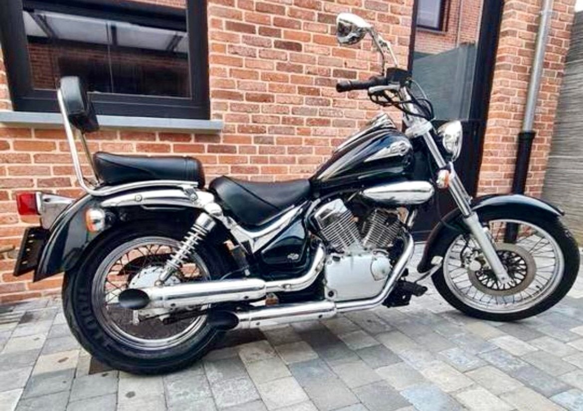 Suzuki Intruder 125cc, 2 cilinders, Chopper, Gebruikt, Particulier