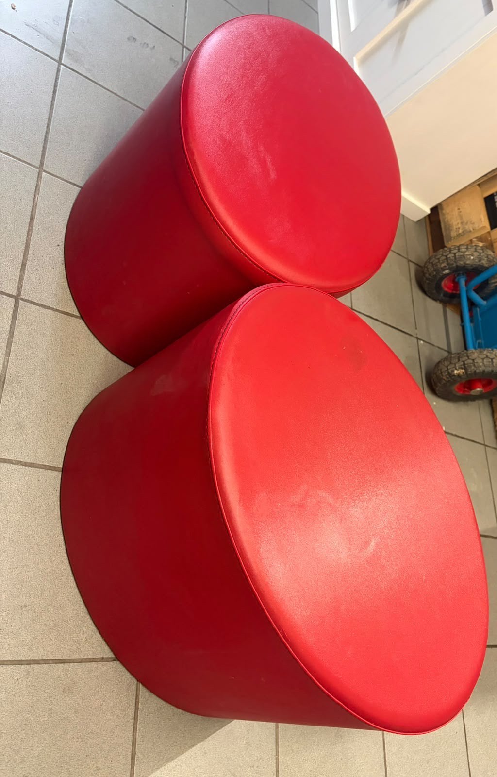 Deux Pouf ovales rouges, Huis en Inrichting, Ophalen, Gebruikt, Ovaal, Overige materialen