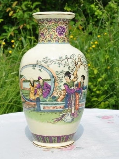 vase asiatique decor personnages, Antiquités & Art, Enlèvement ou Envoi