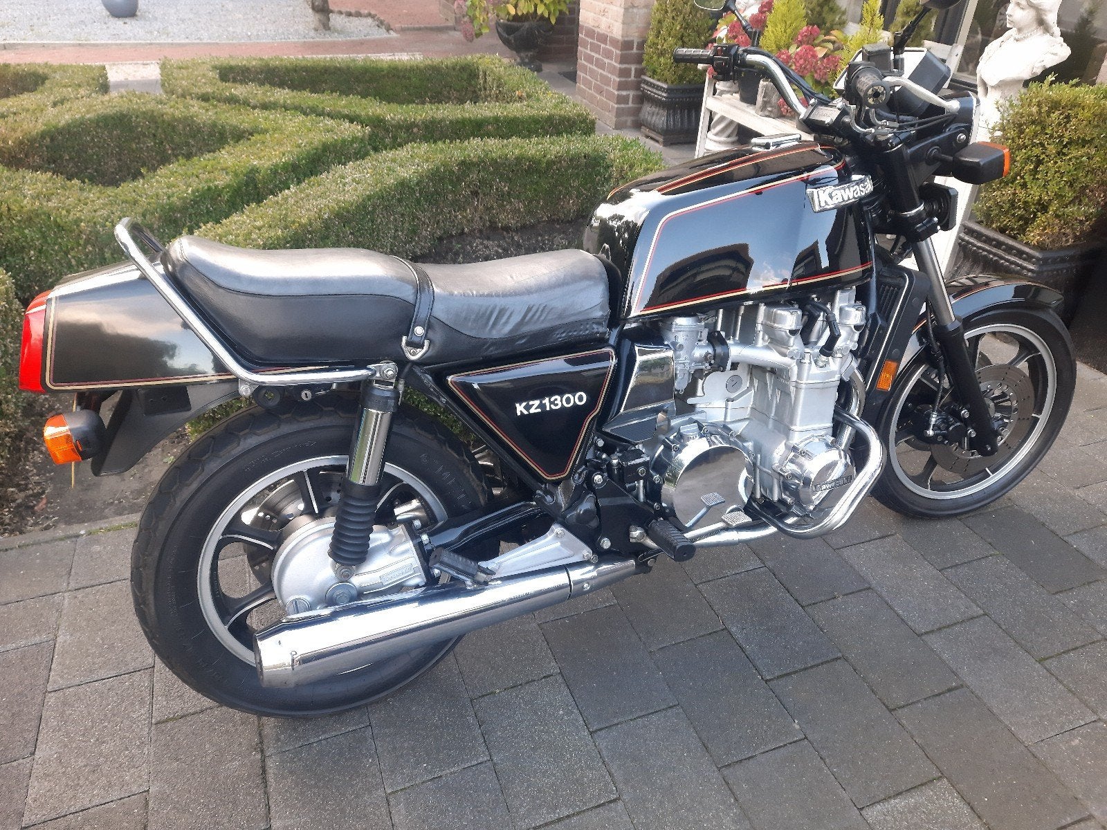 Kawasaki Z1300, Motoren
