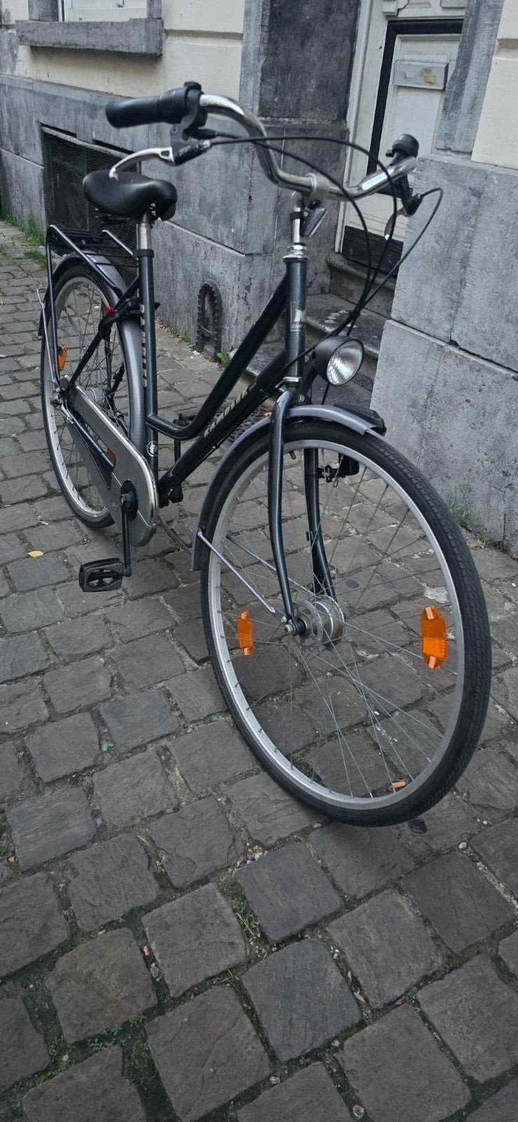 velo de ville 28" , tres bon etat, avec 3 vitesses, Enlèvement, Vitesses