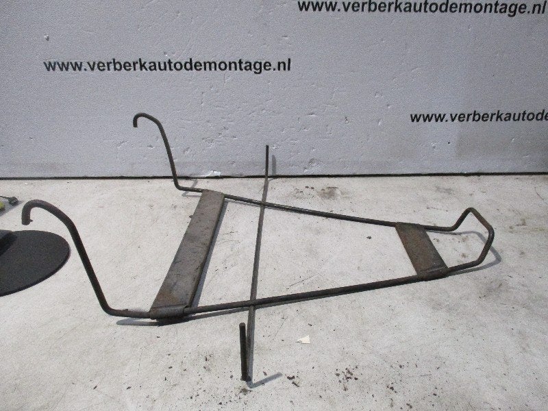 RESERVEWIEL HOUDER Ford Escort 5 Express (AVL), Gebruikt, Henry-Ford-Straße  1
50735  Köln, DE, Ford-Werke GmbH, Kunden@ford.com