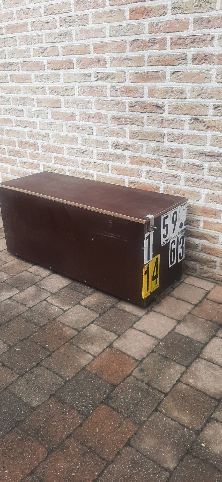 materiaalbak in bruynzeelplaat aanhangwagen, Ophalen