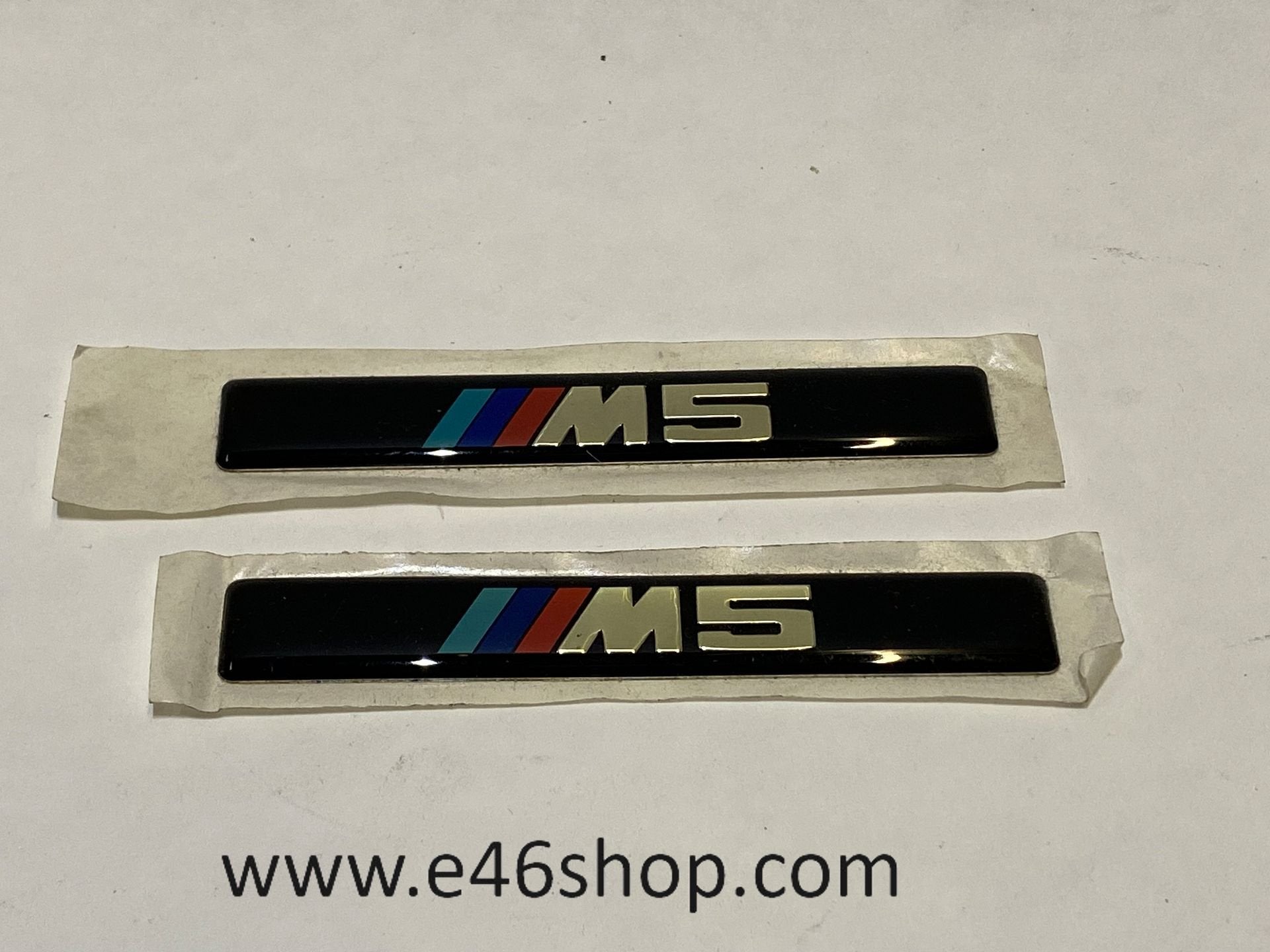 BMW M5 EMBLEEM ORIGINEEL EN NIEUW BMW, Autos : Pièces & Accessoires, Carrosserie & Tôlerie, Neuf, Enlèvement ou Envoi