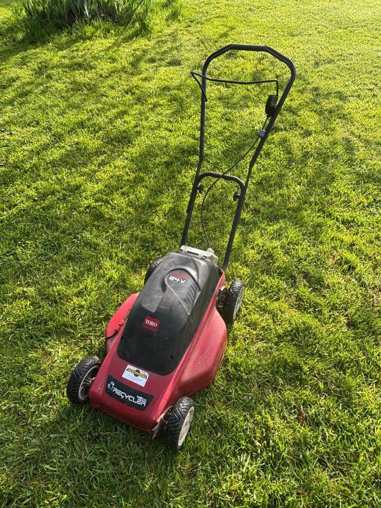 Tondeuse électrique Toro, Tondeuses à gazon sur batterie, 40 à 49 cm, Enlèvement, Utilisé