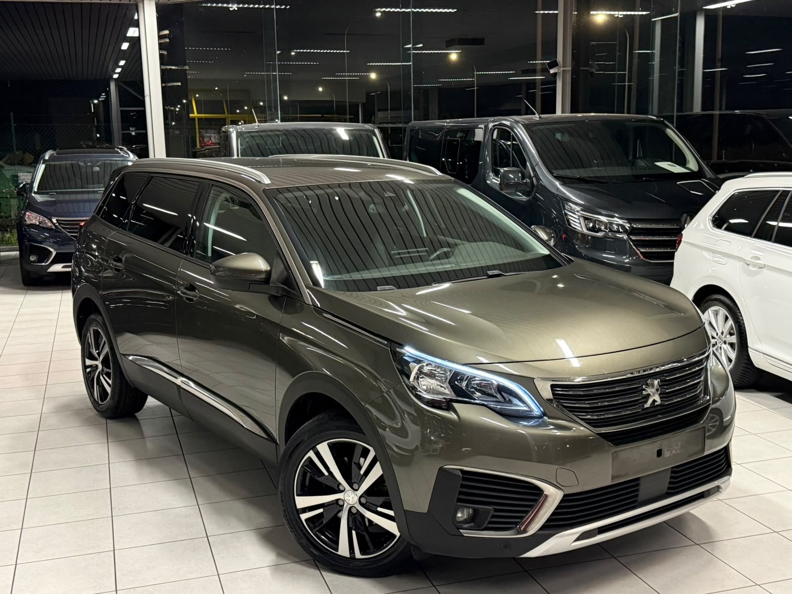 Peugeot 5008 7 Places Automatique 1.2i Essence 96kW Euro 6d-, 94 kW, Argent ou Gris, Achat, Euro 6