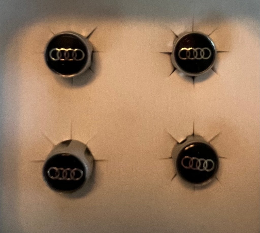 Bouchons de valves Audi (originaux), Enlèvement