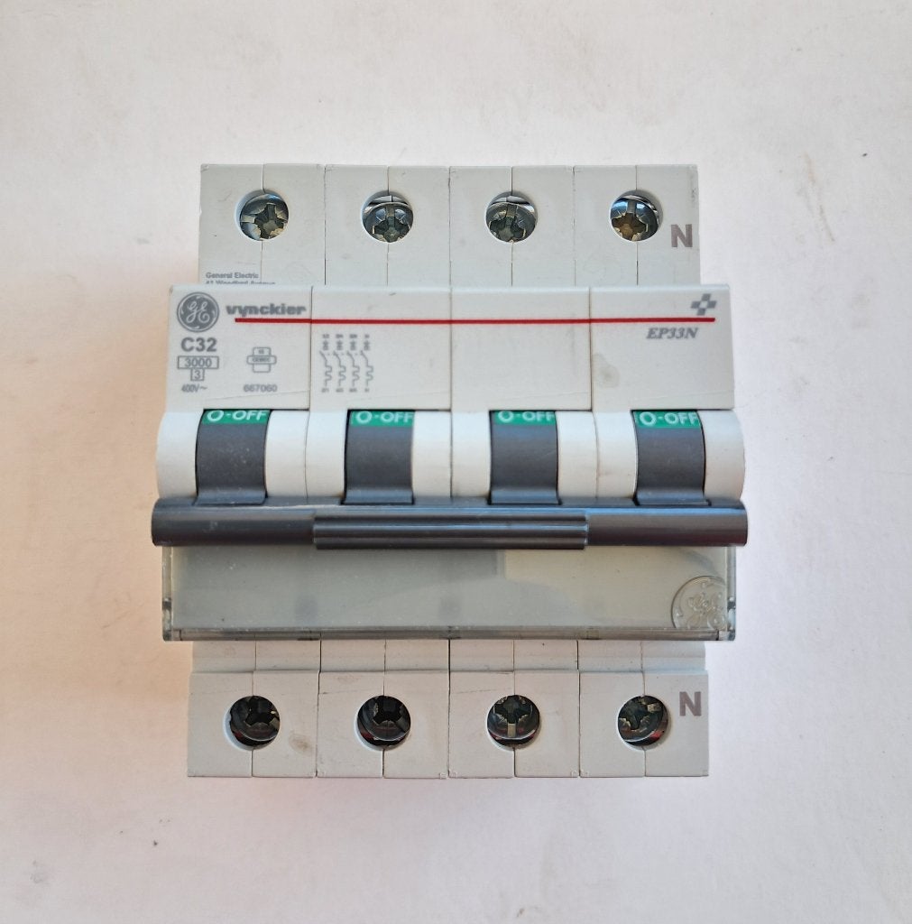 Zekeringsautomaat C32 3P+N, Doe-het-zelf en Bouw, Ophalen of Verzenden, Gebruikt, ABB, Installatieautomaat