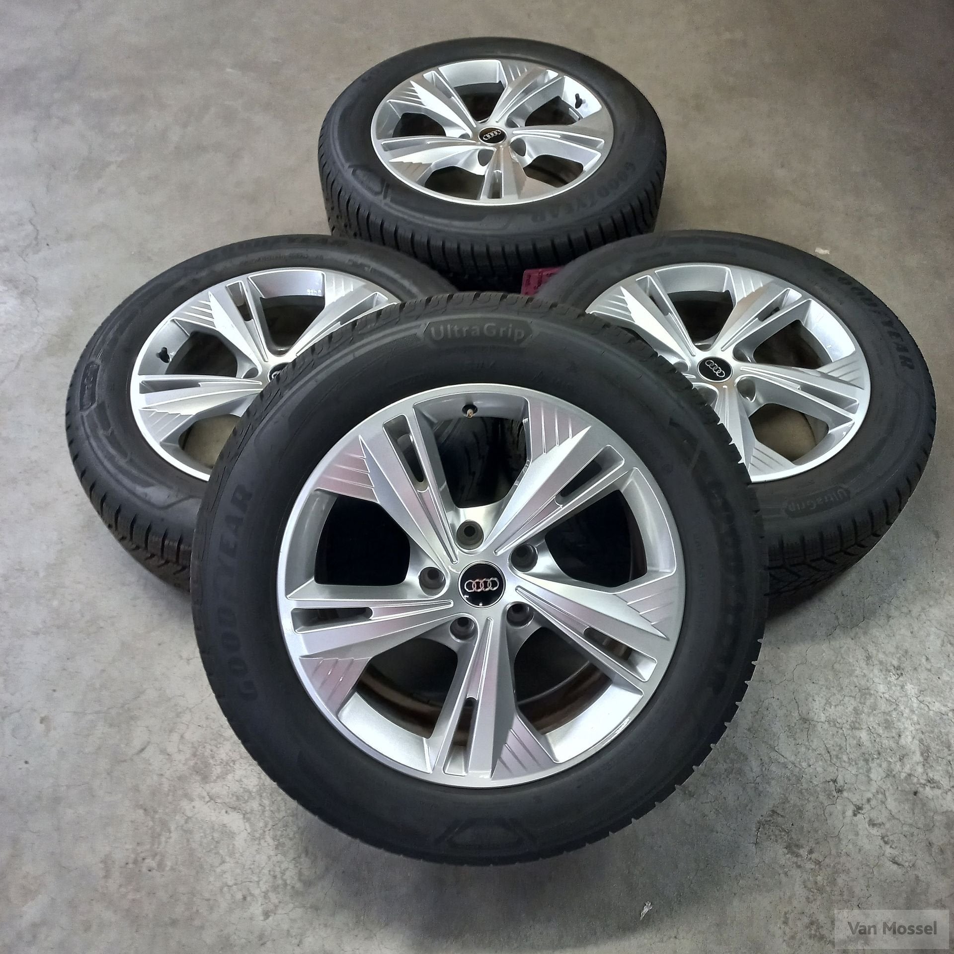 Audi Q4 Goodyear Ultragrip Performance+ SUV 235/60/R19 107H, Auto-onderdelen, Banden en Velgen, 19 inch, Gebruikt, -, -