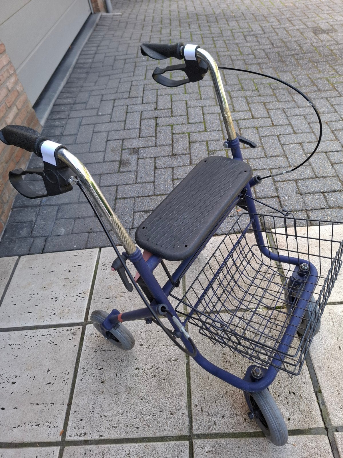 rollator zo goed als nieuw, Ophalen