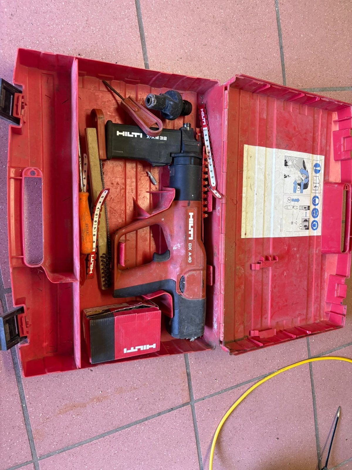 Hilti DX A40 kruitschiethamer met X-AM 32 magazijn + koffer, Ophalen, Gebruikt