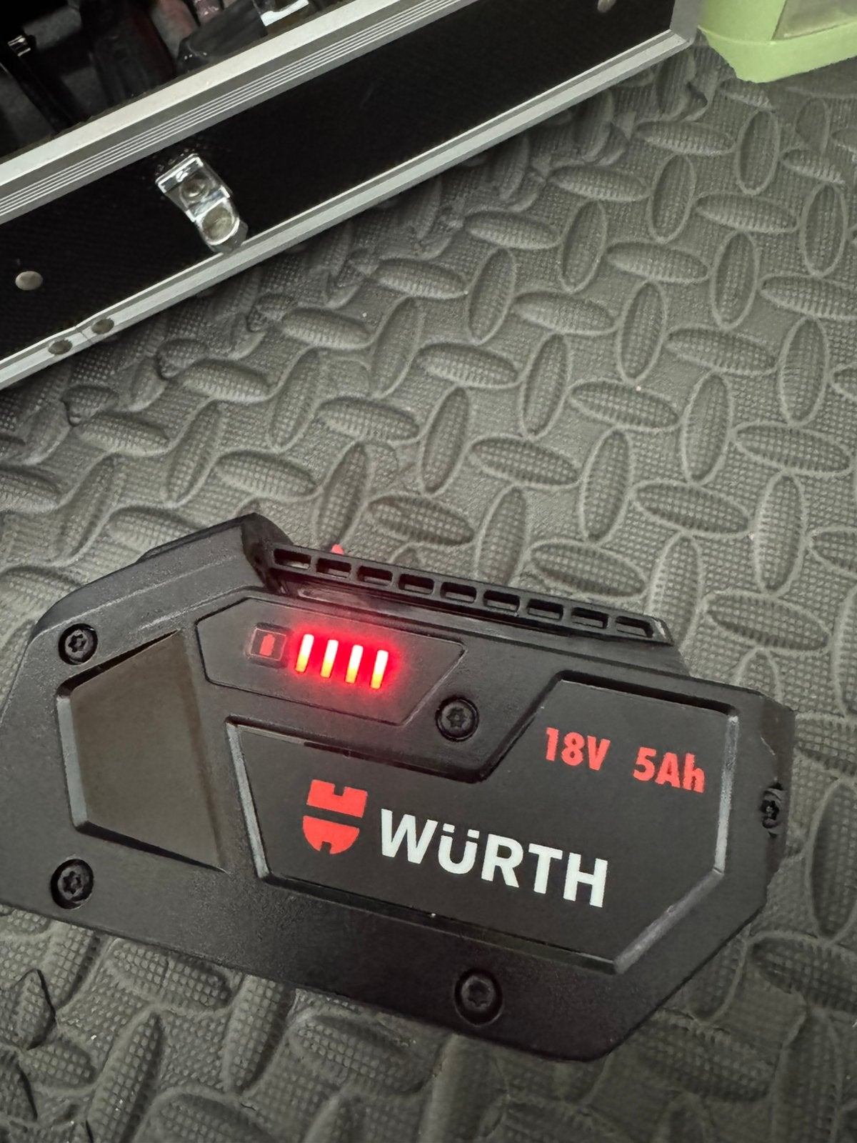 Batteries wurth 18 V 5 ampères très puissante neuve, Enlèvement, Comme neuf