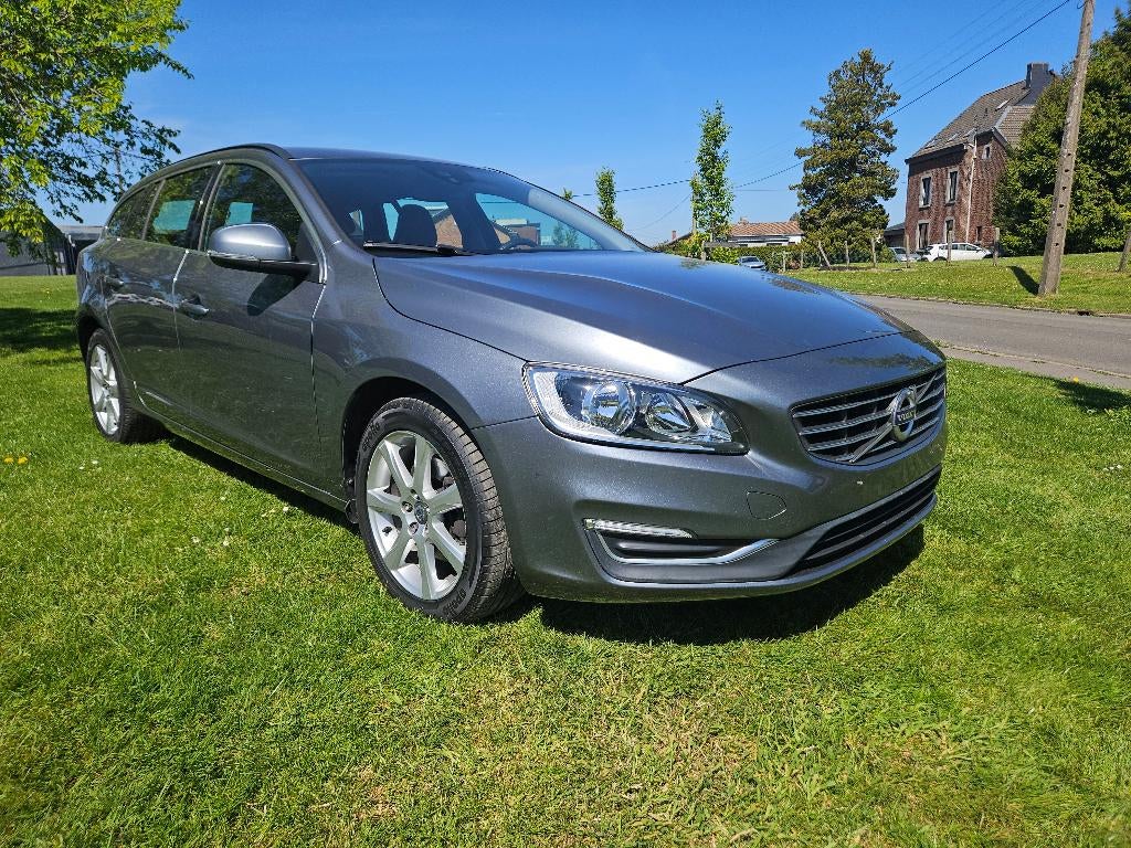 Volvo V60 D2 SUMMUM, Autos, Volvo, Cuir, Euro 6, Boîte manuelle, Autres couleurs