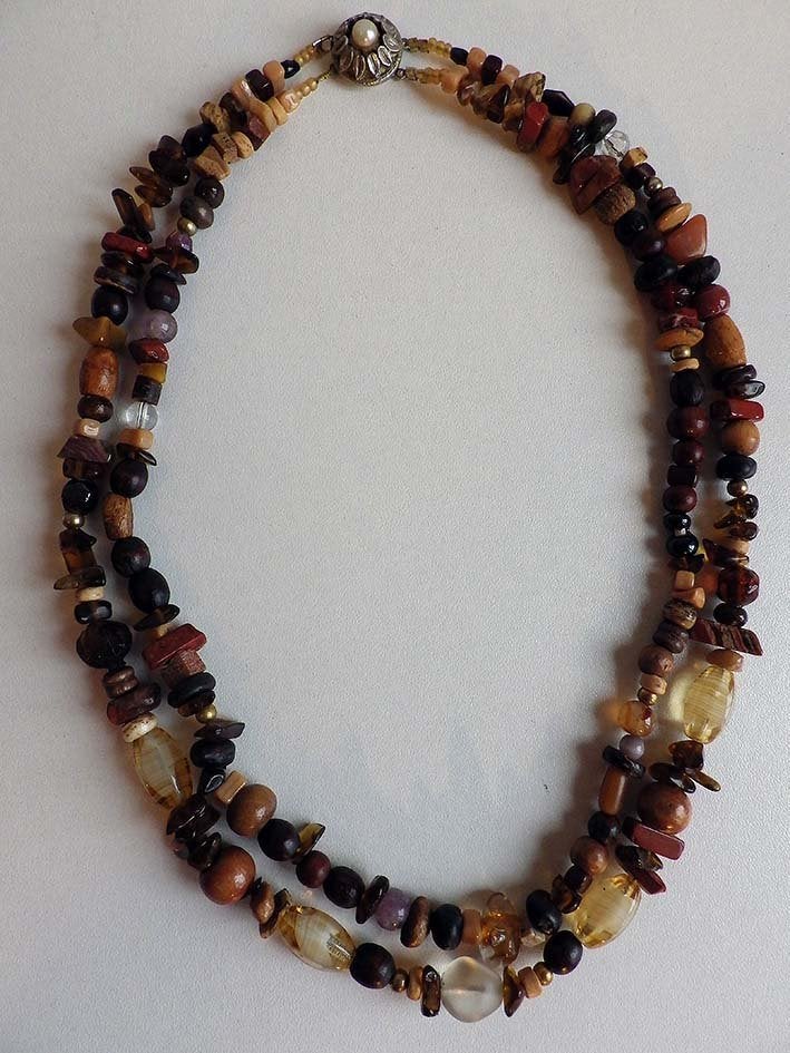 Unikaat Dubbelrij Kralencollier: €.10,00, Handtassen en Accessoires, Kettingen, Ophalen, Beige, Kunststof