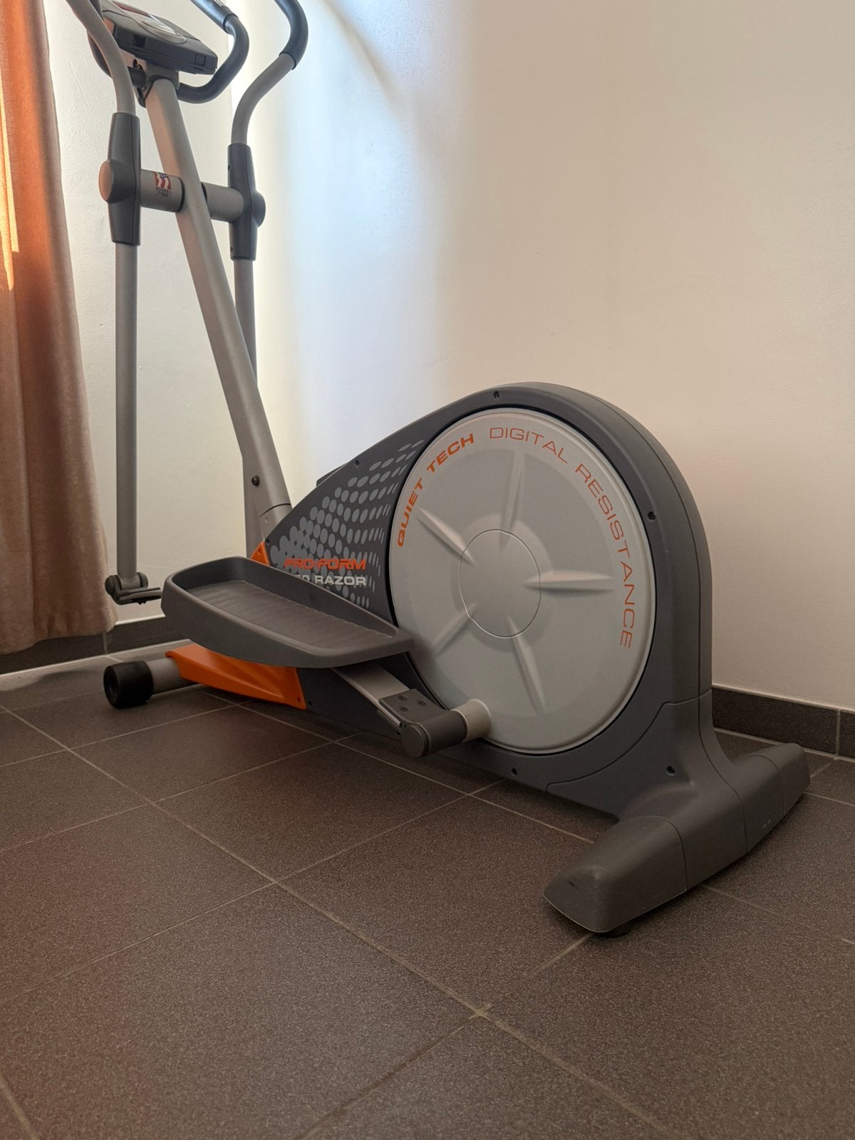 Vélo elliptique .pro-form, Sports & Fitness, Appareils de fitness, Enlèvement, Utilisé, Vélo elliptique