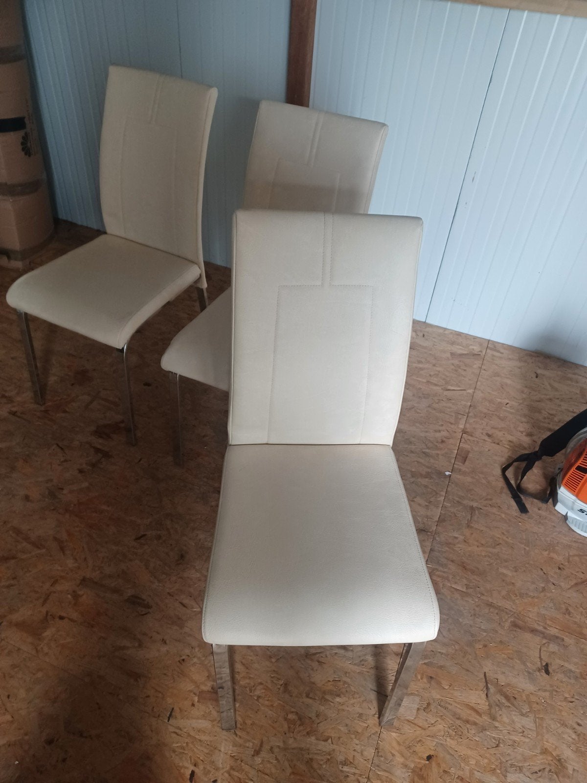 3 leder stoelen, Huis en Inrichting, Stoelen, Ophalen, Zo goed als nieuw, Leer, Modern strak