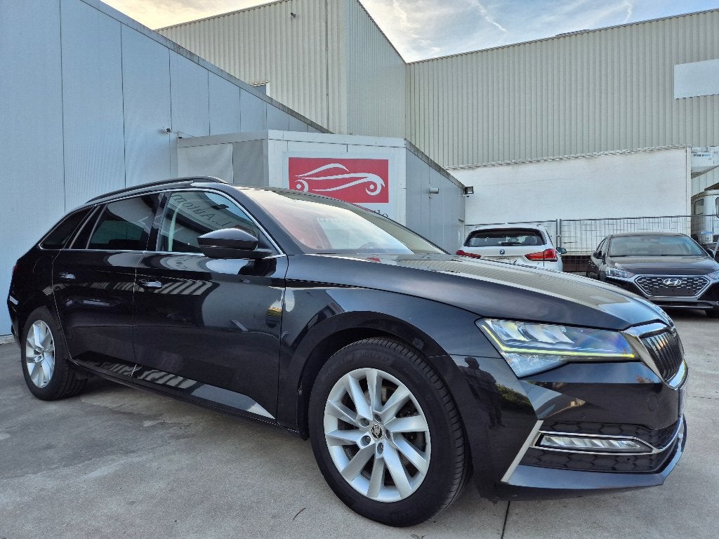 Skoda Superb 1.4 TSI IV / PHEV HYBRID / DSG / 2022 !, Autos, Achat, Euro 6, Entreprise, Entretenue par le concessionnaire
