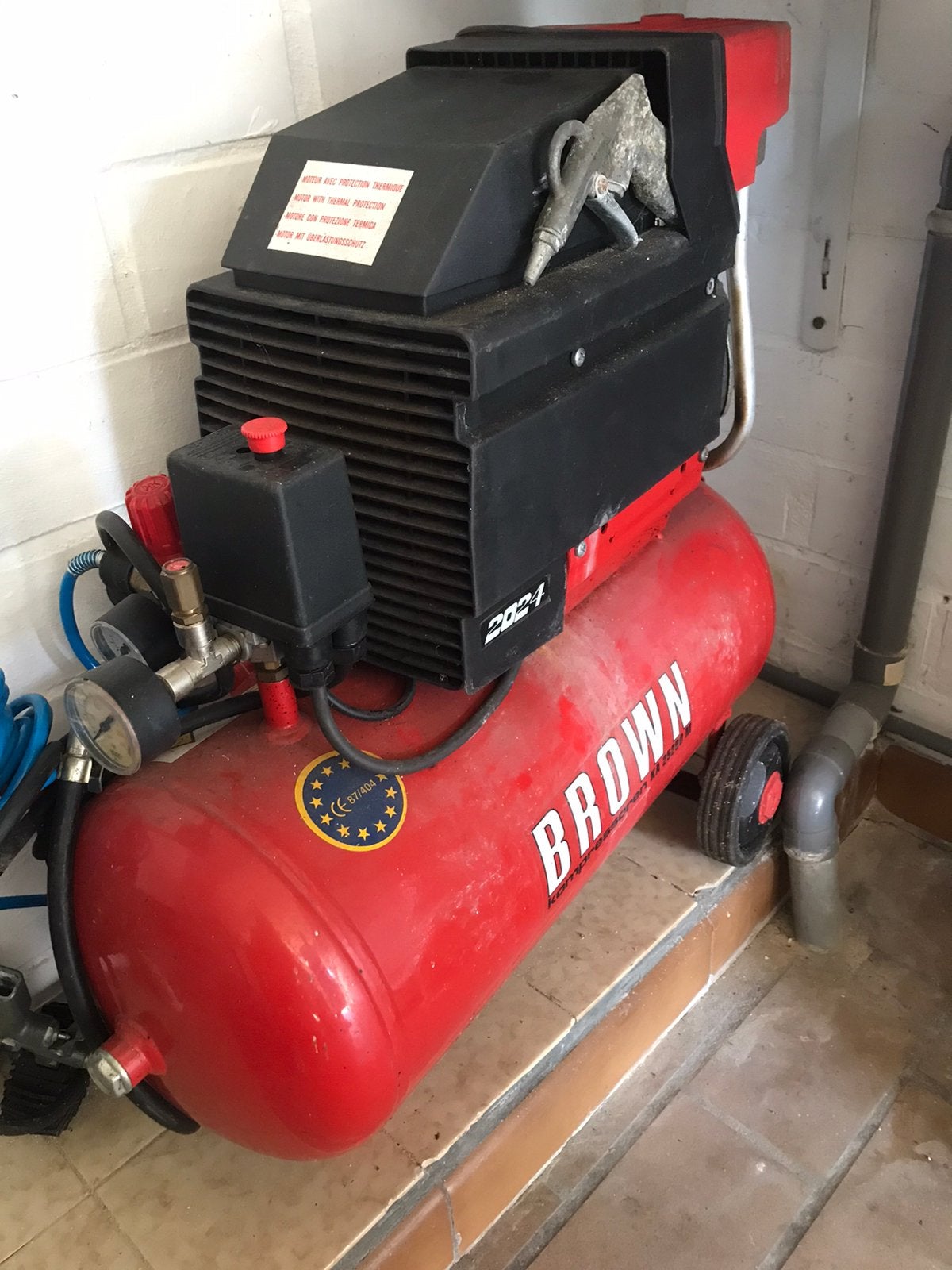 Brown kompresor ka 25280, Doe-het-zelf en Bouw, Ophalen, Zo goed als nieuw