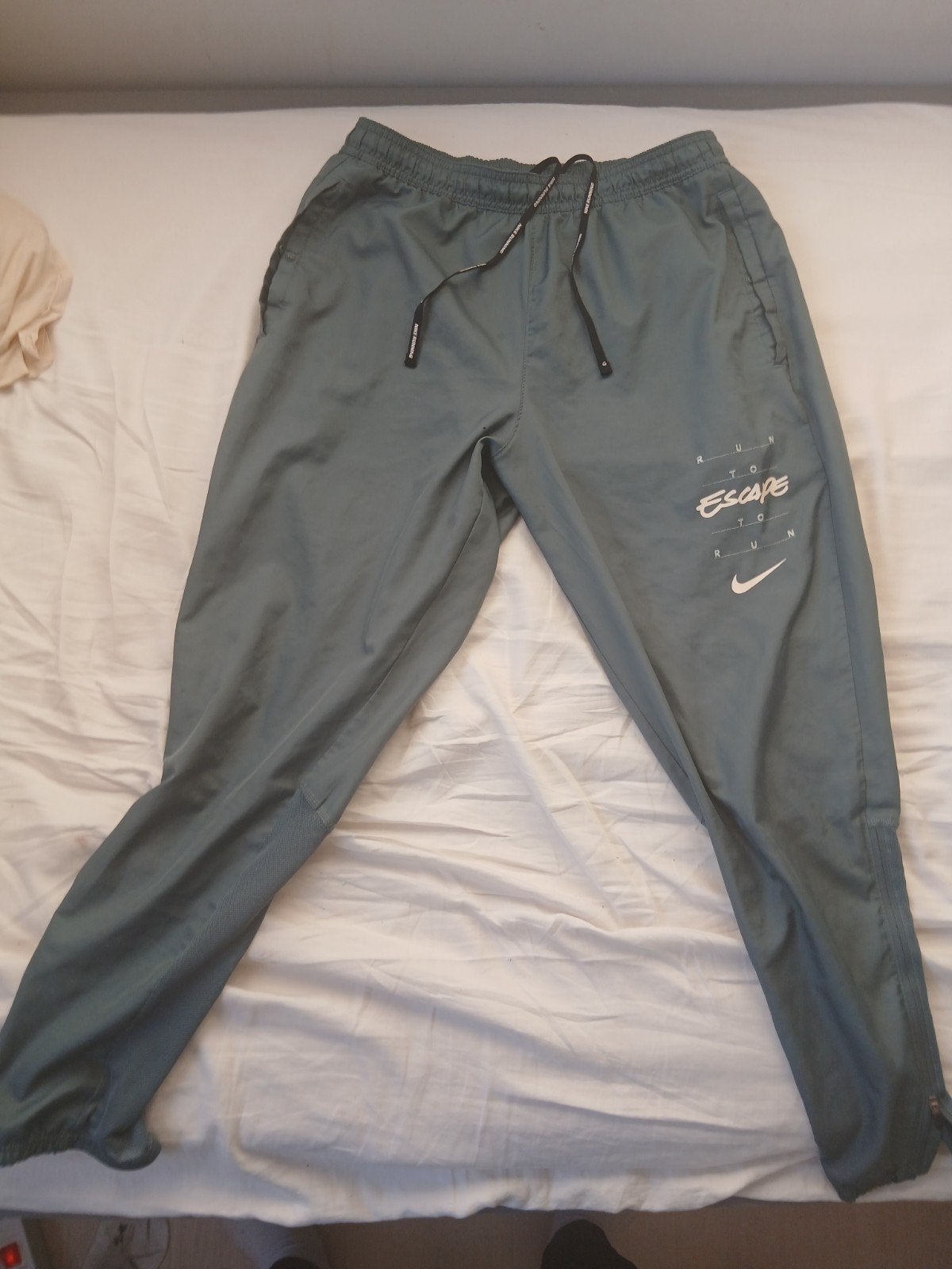 je vends se training nike, Fitness, Nike, Comme neuf, Vert