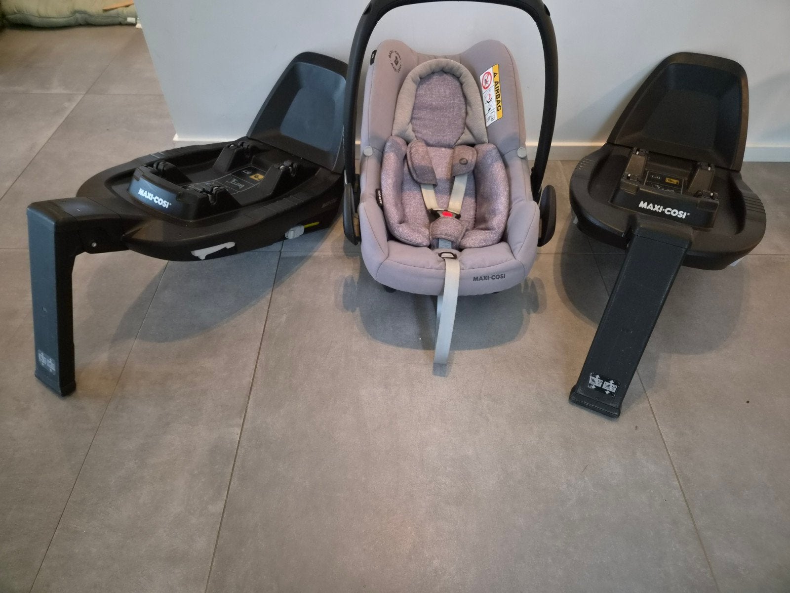maxi-cosi rock i-size en 2  x familyfix 2 i-size isofix base, Enfants & Bébés, Enlèvement, Maxi-Cosi, Isofix