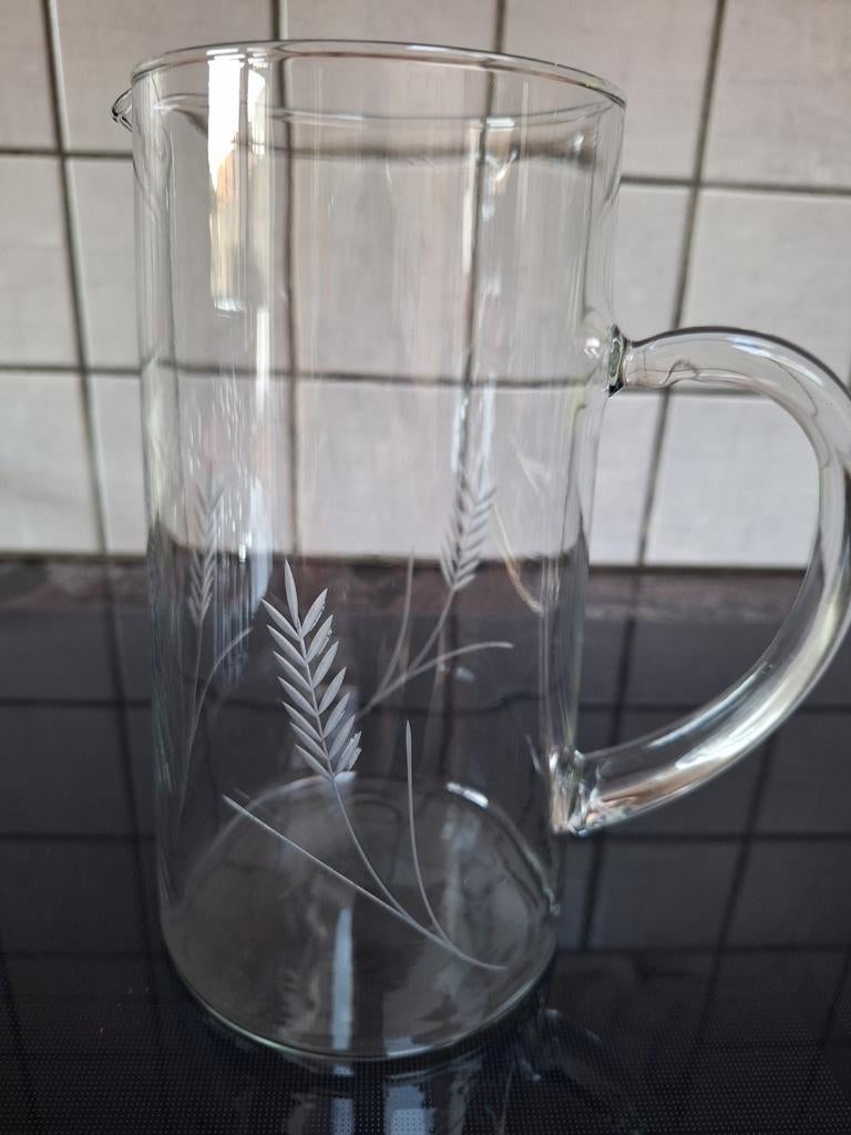 Glazen met karaf met bloem motief, Ophalen